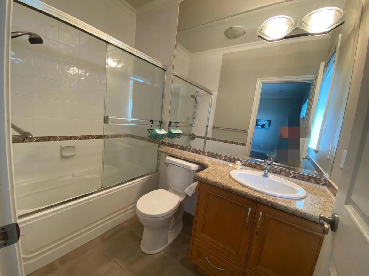 Lucky Room, A Comfortable Bedroom With Private Bathroom Close To Yvr Richmond Esterno foto